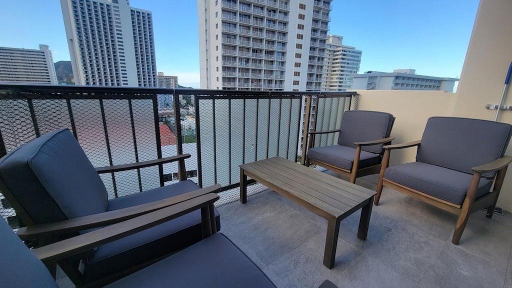 Waikiki Condo 2 Bedrooms 2 Bathrooms With 1 Free Parking Space Гонолулу Екстер'єр фото