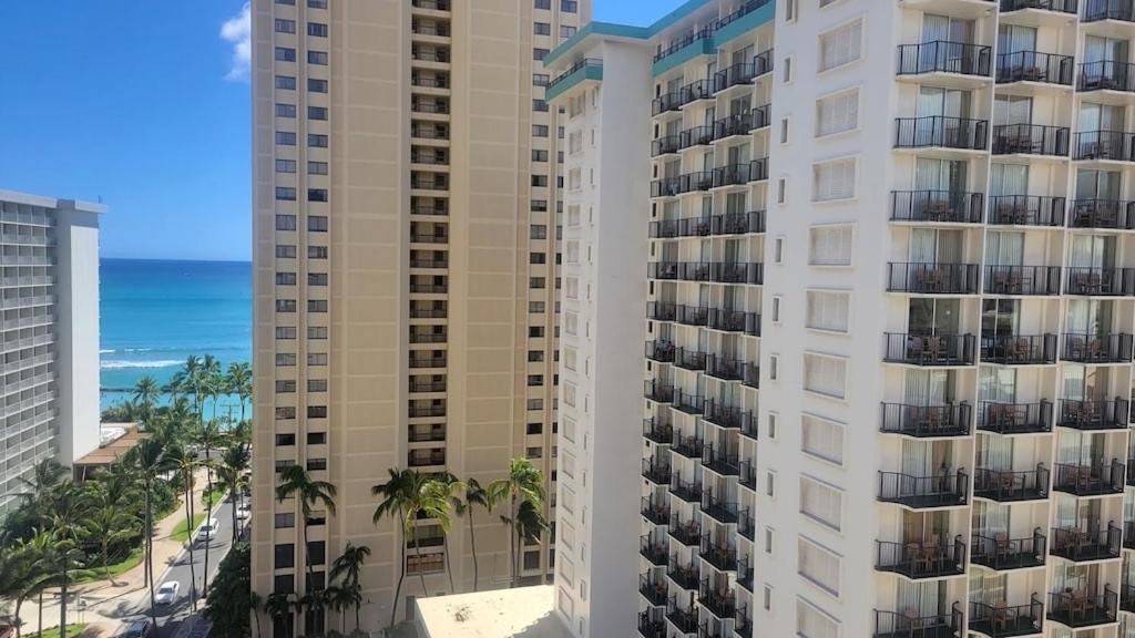 Waikiki Condo 2 Bedrooms 2 Bathrooms With 1 Free Parking Space Гонолулу Екстер'єр фото