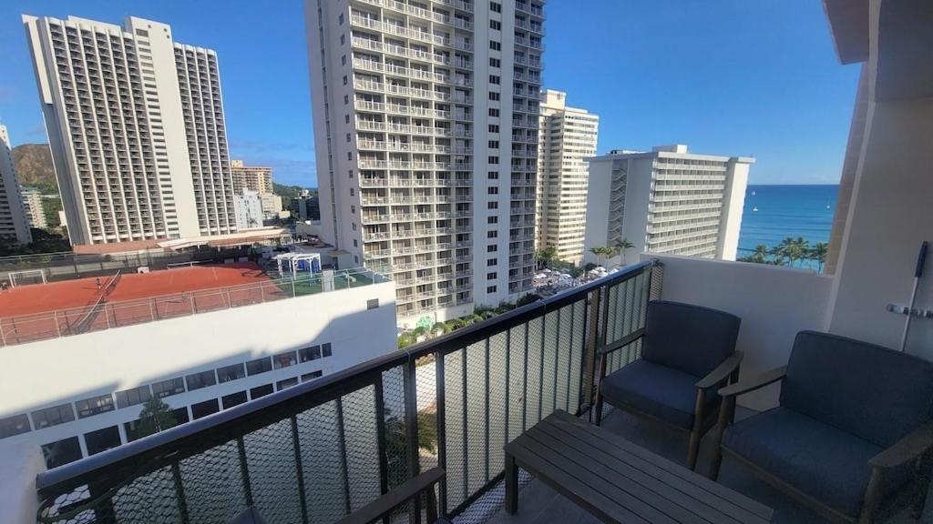 Waikiki Condo 2 Bedrooms 2 Bathrooms With 1 Free Parking Space Гонолулу Екстер'єр фото