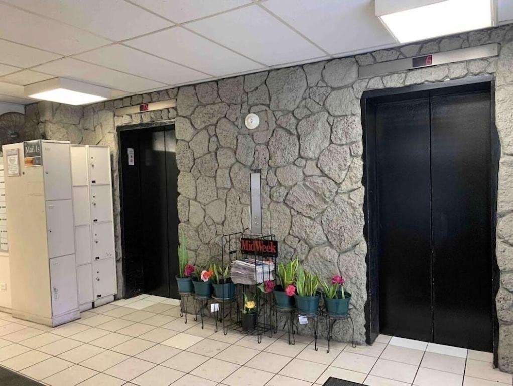 Waikiki Condo 2 Bedrooms 2 Bathrooms With 1 Free Parking Space Гонолулу Екстер'єр фото